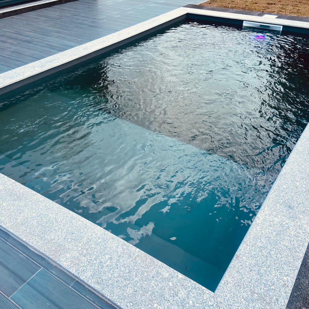 Opti Piscinas, Piscinas à medida, terraços, exterior e manutenção piscinas